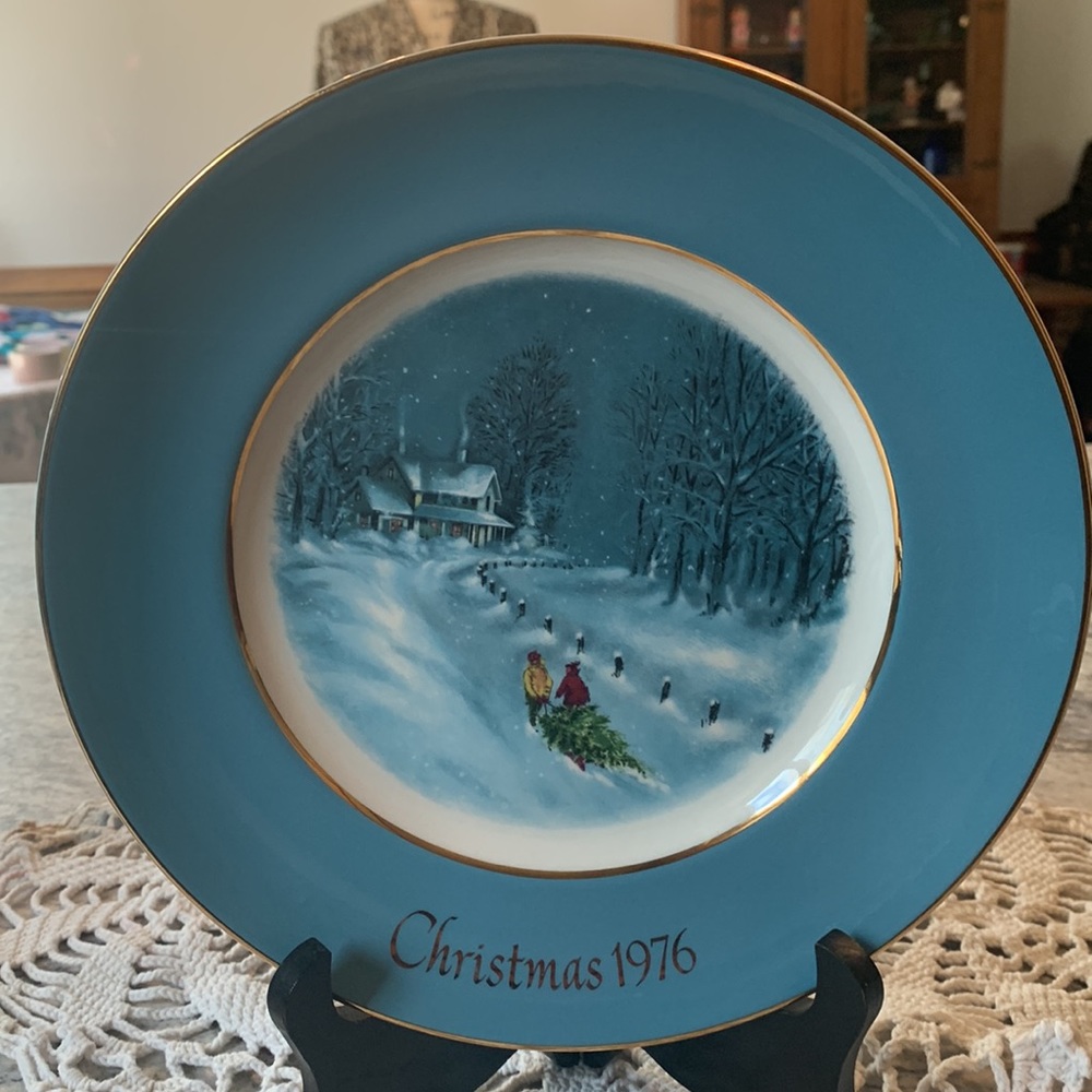 1976 Avon Christmas Plate - Picture 4 of 6